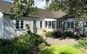Orange Grove Homestead - Spacious Garden Holiday Home